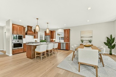 Exceptional craftsmanship, charm & high-end finishes throughout - photo 9
