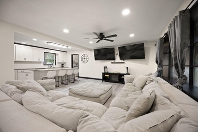 Welcome to this beautifully remodeled 4-bedroom, 1 full and 1 - photo 7