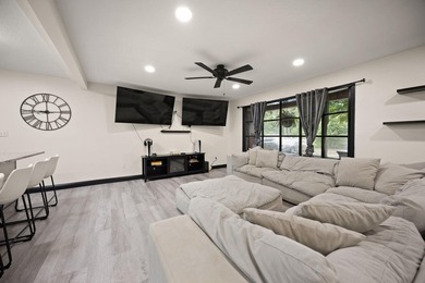 Welcome to this beautifully remodeled 4-bedroom, 1 full and 1 - photo 8