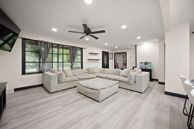 Welcome to this beautifully remodeled 4-bedroom, 1 full and 1 - photo 9