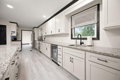 Welcome to this beautifully remodeled 4-bedroom, 1 full and 1 - photo 10