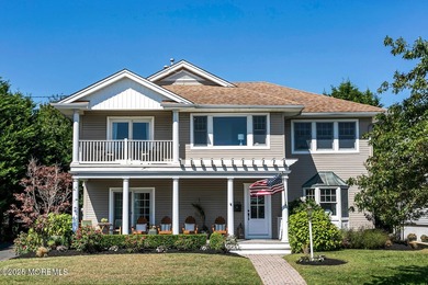 Premiere location - 3 blocks to the beach. Stunning 4 bedroom, 3 - photo 1