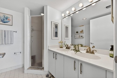 Stunning condo with desirable SE exposure, filling the space - photo 12