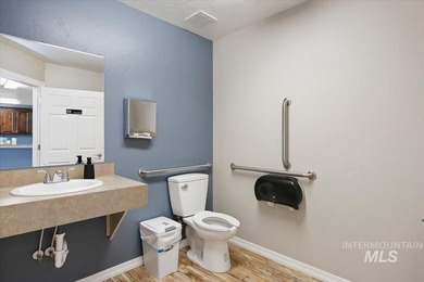 Exceptional commercial opportunity in a prime location on - photo 13