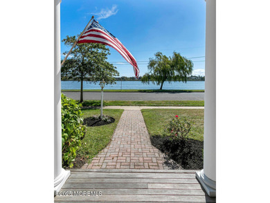 Premiere location - 3 blocks to the beach. Stunning 4 bedroom, 3 - photo 3