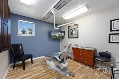 Exceptional commercial opportunity in a prime location on - photo 16