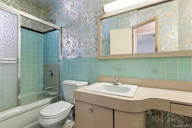 3 bedroom detached ranch with full basement sits midblock on a - photo 16