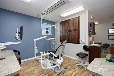 Exceptional commercial opportunity in a prime location on - photo 17