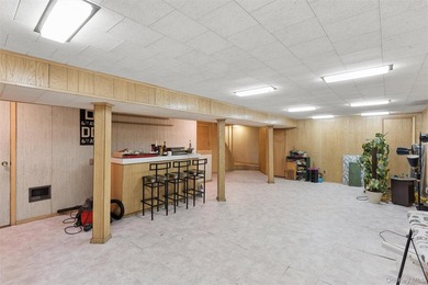 3 bedroom detached ranch with full basement sits midblock on a - photo 17