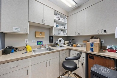 Exceptional commercial opportunity in a prime location on - photo 21