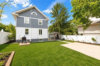 Welcome to this beautifully renovated detached single-family - photo 22