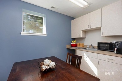 Exceptional commercial opportunity in a prime location on - photo 23