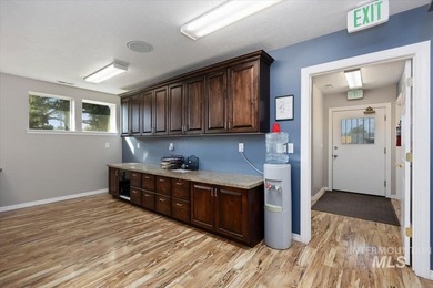 Exceptional commercial opportunity in a prime location on - photo 24