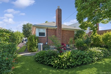 3 bedroom detached ranch with full basement sits midblock on a - photo 24