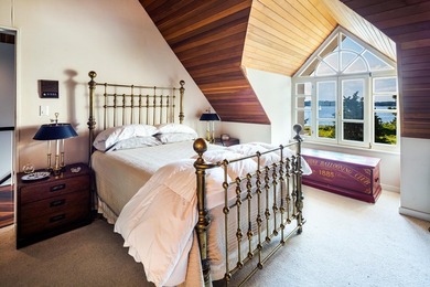Welcome to ''Point House,'' an extraordinary 5.98-acre - photo 31