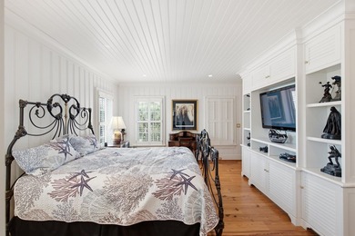 Coastal living meets timeless design at 2668 Bayonne Street - photo 34