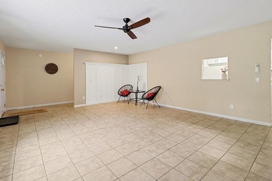 Charming 2-Bedroom Home in Royal South - Steps from Lake Laura & - photo 5