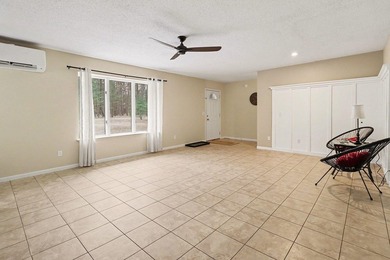 Charming 2-Bedroom Home in Royal South - Steps from Lake Laura & - photo 6