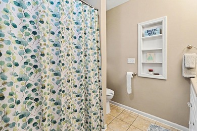 Charming 2-Bedroom Home in Royal South - Steps from Lake Laura & - photo 10