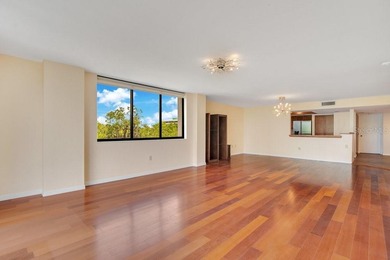 Live in Luxury at the Heart of Downtown Orlando!
Step into - photo 3