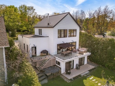 Lake Home For Sale in Lac-Brome,