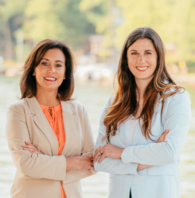Rhonda Jaye and Allison Ladson with Lake Martin Realty in AL advertising on LakeHouse.com