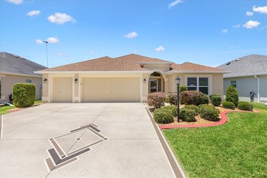 Beautifully maintained and TURNKEY 3 Bedroom, 3 Bathroom MOSSY - photo 1
