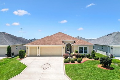 Beautifully maintained and TURNKEY 3 Bedroom, 3 Bathroom MOSSY - photo 2