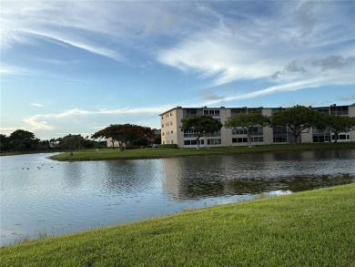 Lake Condo For Sale in Boca Raton, Florida