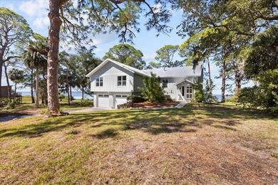 Welcome to your dream retreat in the heart of Cedar Key! This - photo 1