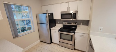 Updated 2B 2B Waterfront Condo in the gated community of Bay - photo 5