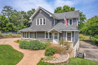 Endless Possibilities on Lake Delton! Bring your vision and - photo 4