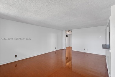 Spacious 1-bedroom, 1.5-bath condo in the heart of Downtown - photo 3