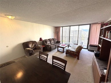 Rarely available spacious corner-end unit in the highly - photo 3