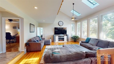 BEAUTIFUL 4 BEDROOM HOME WITH SPECTACULAR GOLF COURSE AND LAKE - photo 13