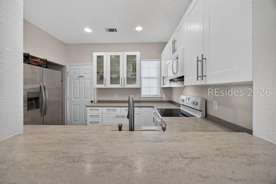 Bright, inviting and move in ready! This pristinely kept - photo 15