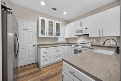 Bright, inviting and move in ready! This pristinely kept - photo 17