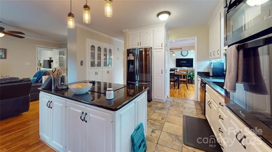 BEAUTIFUL 4 BEDROOM HOME WITH SPECTACULAR GOLF COURSE AND LAKE - photo 19