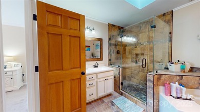 BEAUTIFUL 4 BEDROOM HOME WITH SPECTACULAR GOLF COURSE AND LAKE - photo 39