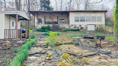 Charming Cottage with Dock Access & Stunning Views! Call Josh! - photo 1
