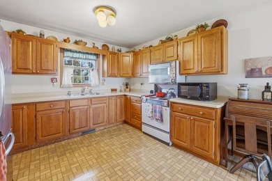Opportunity to own a 5 bedroom/2 bath home on beautiful Green - photo 21