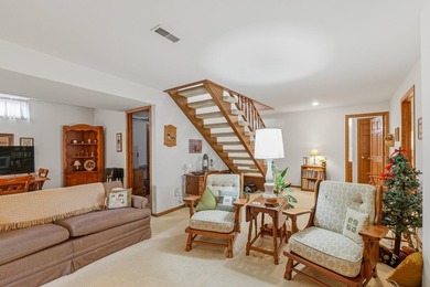Opportunity to own a 5 bedroom/2 bath home on beautiful Green - photo 35