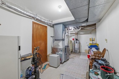 Opportunity to own a 5 bedroom/2 bath home on beautiful Green - photo 45