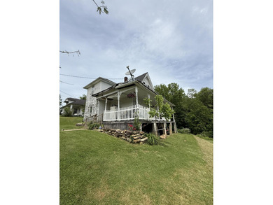 Kentucky River Home For Sale in Beattyville Kentucky