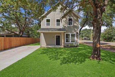 With 3 bedrooms, 2.5 baths, and a dedicated office, this - photo 2