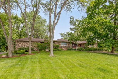 Coves Lake Home For Sale in South Barrington Illinois