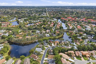 Wel maintained 3BR/2BA home with a 2 car garage in the gated - photo 28