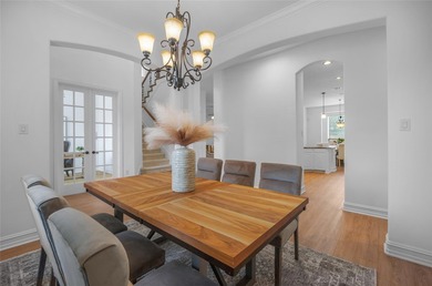 Beautifully maintained and move-in ready home in the highly - photo 4