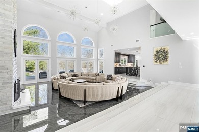 Wake up each day to breathtaking lakefront views in this - photo 5