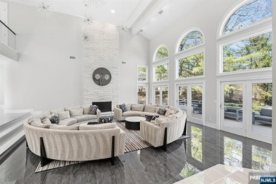 Wake up each day to breathtaking lakefront views in this - photo 6